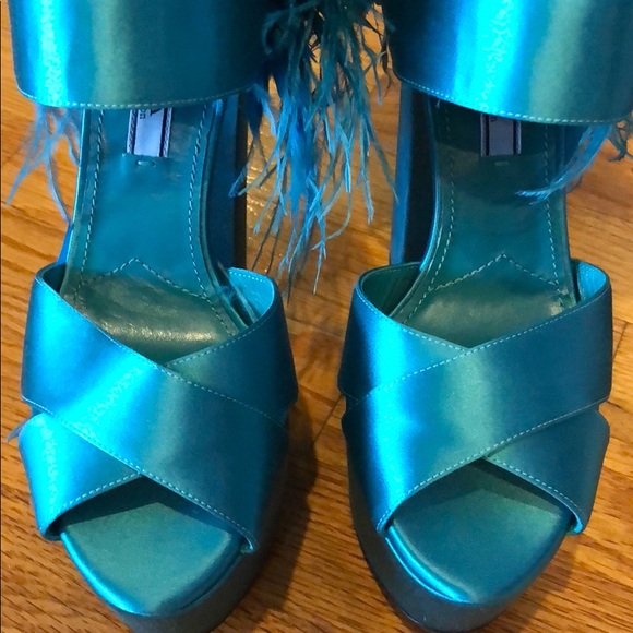 BRAND NEW PRADA BLUE SATIN FEATHER SANDALS - Picture 4 of 8